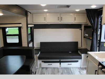 20 Tiffin Motorhomes Wayfarer XRW - Photo 8