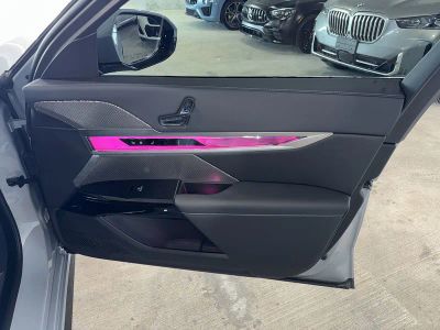 2025 BMW 7 Series — photo 9 view