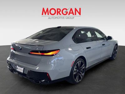 2025 BMW 7 Series — photo 8 view