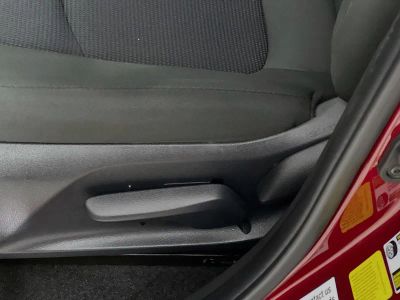 2025 Toyota RAV4 Hybrid — photo 13 view