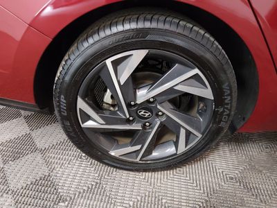2024 Hyundai Elantra — photo 10 view