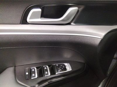 2023 Kia K5 - Photo 22