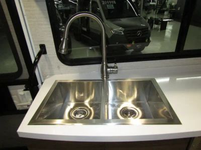 2025 Winnebago VIEW - Photo 9