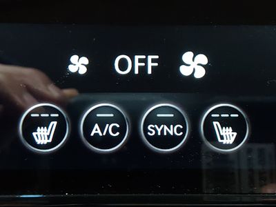 2025 Genesis G70 - Photo 18
