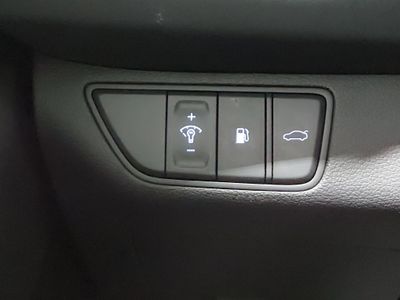 2025 Genesis G70 - Photo 13