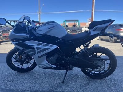 2026 CFMOTO 300SS - Photo 8