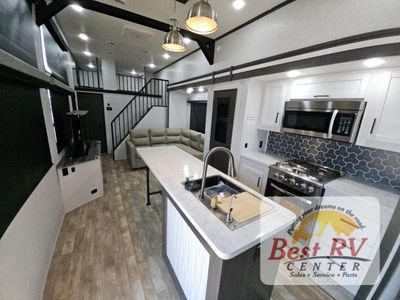 2025 CrossRoads RV Hampton - Photo 9