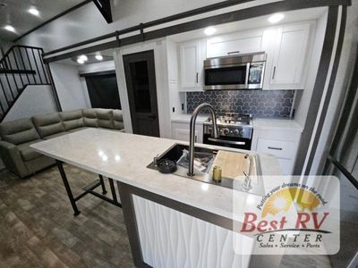 2025 CrossRoads RV Hampton - Photo 13