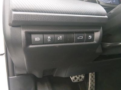 2025 Toyota Camry — photo 13 view