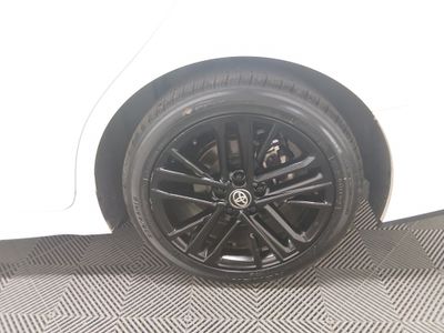 2025 Toyota Camry — photo 10 view