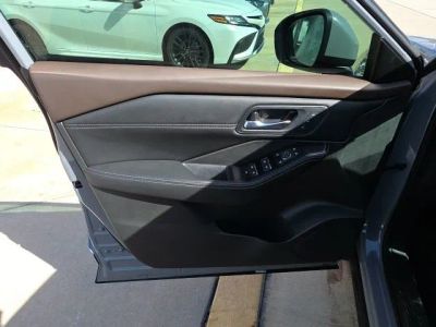 2023 Nissan Rogue — photo 11 view