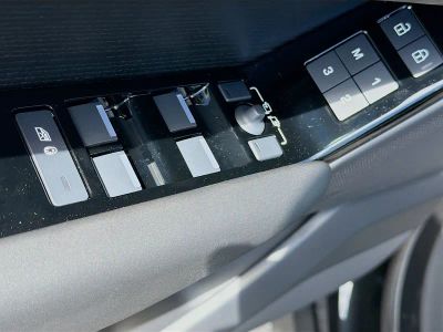 2026 Land Rover Range Rover Velar — photo 22 view
