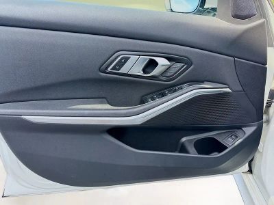 2021 BMW 3 Series — photo 21 view