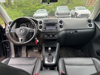 2012 Volkswagen Tiguan — photo 11 view