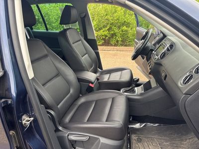 2012 Volkswagen Tiguan — photo 12 view