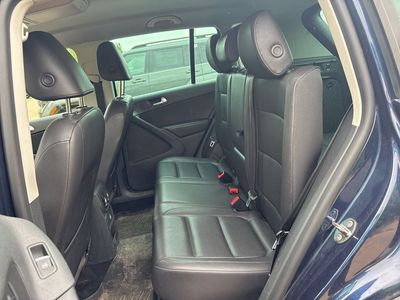 2012 Volkswagen Tiguan — photo 9 view