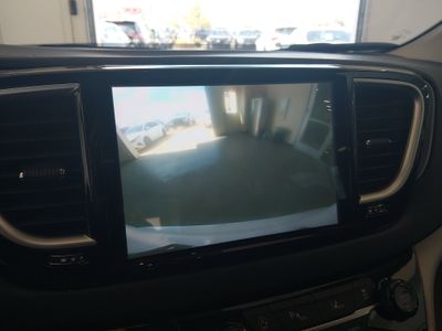 2023 Chrysler Pacifica — photo 16 view