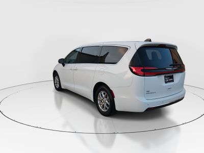 2023 Chrysler Pacifica — detail view