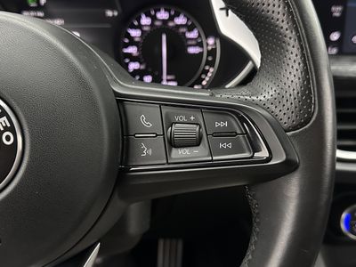 2023 Alfa Romeo Stelvio - Photo 20