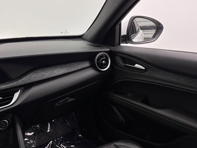 2023 Alfa Romeo Stelvio - Photo 29