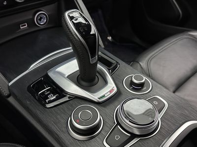 2023 Alfa Romeo Stelvio - Photo 16