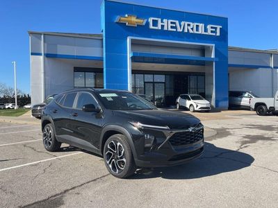 2026 Chevrolet Trax 1TU58 — front three-quarter view