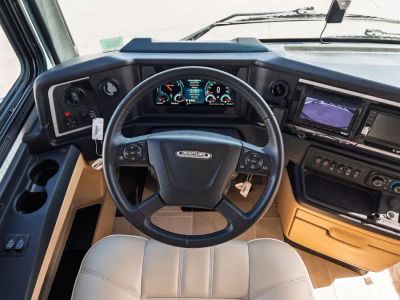 2023 Newmar VENTANA — rear three-quarter view