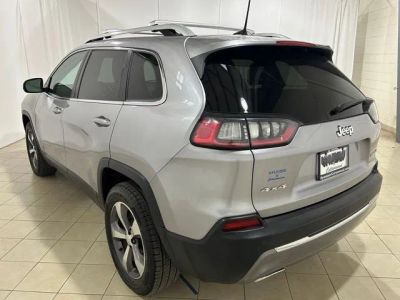 2019 Jeep Cherokee — rear three-quarter view