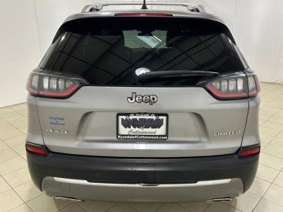 2019 Jeep Cherokee — interior view
