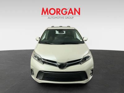 2019 Toyota Sienna — photo 8 view