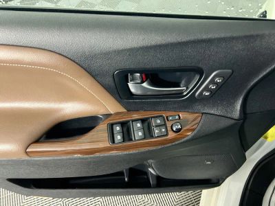 2019 Toyota Sienna — photo 14 view