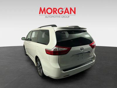 2019 Toyota Sienna — detail view