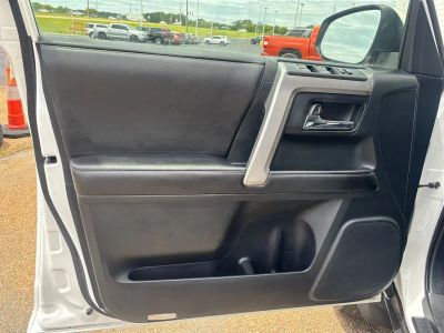 2015 Toyota 4Runner - Photo 6
