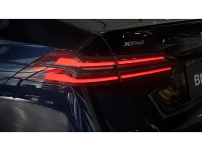 2027 BMW 5 Series — photo 8 view