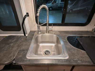2019 Winnebago FUSE — photo 10 view