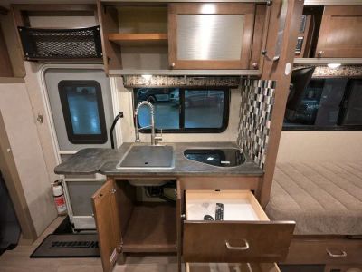 2019 Winnebago FUSE — photo 9 view