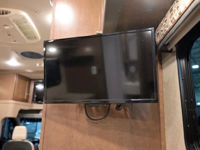 2019 Winnebago FUSE — photo 14 view