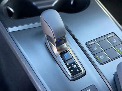 2025 Lexus UX — photo 27 view