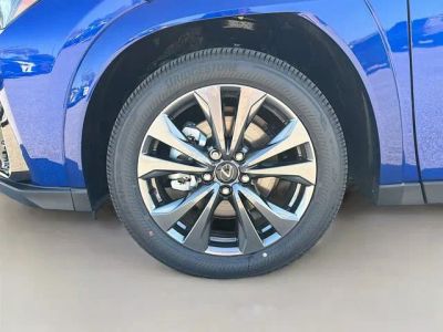 2025 Lexus UX — photo 40 view