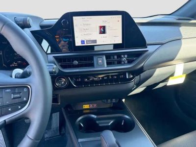 2025 Lexus UX — photo 26 view