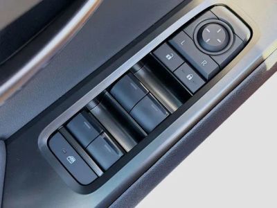 2025 Lexus UX — photo 21 view