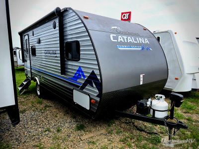 2022 Coachmen Catalina Summit Series 7 — front three-quarter view