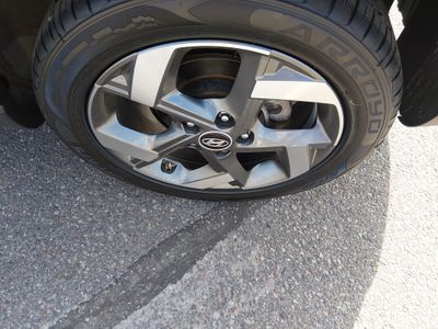2025 Hyundai Venue — photo 10 view
