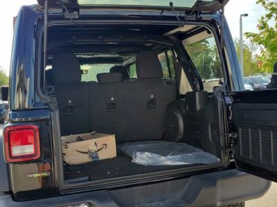 2022 Jeep Wrangler — photo 14 view
