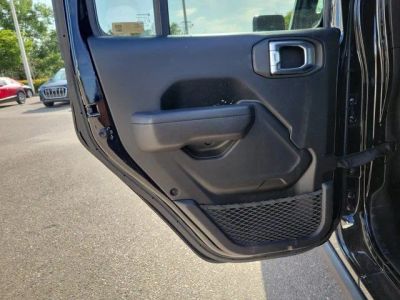 2022 Jeep Wrangler — photo 15 view
