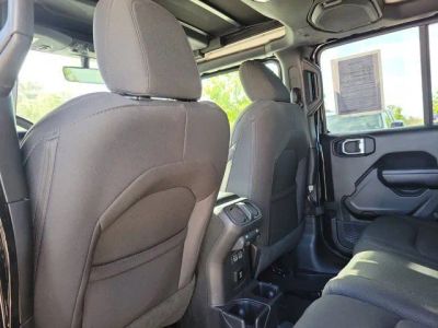 2022 Jeep Wrangler — photo 16 view