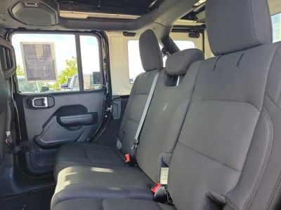 2022 Jeep Wrangler — photo 17 view