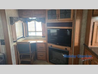 2011 Keystone RV Montana - Photo 9