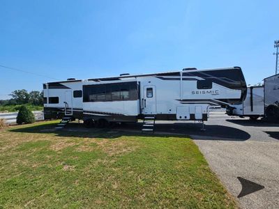 2026 Jayco Seismic - Photo 11