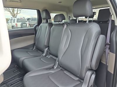 2026 Kia Carnival — photo 12 view